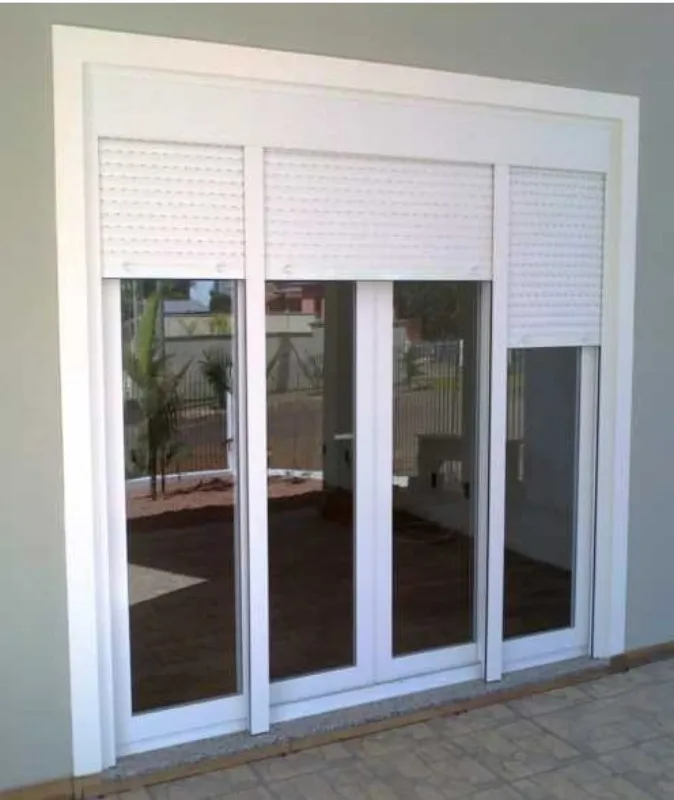 Porta de correr pvc com persiana